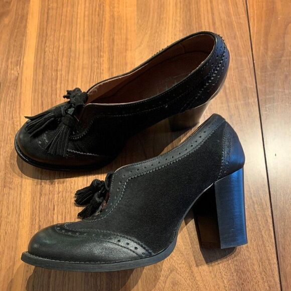 New earring, geometric, statement, matt finished metal, on trend, black gold - Picture 15 of 16